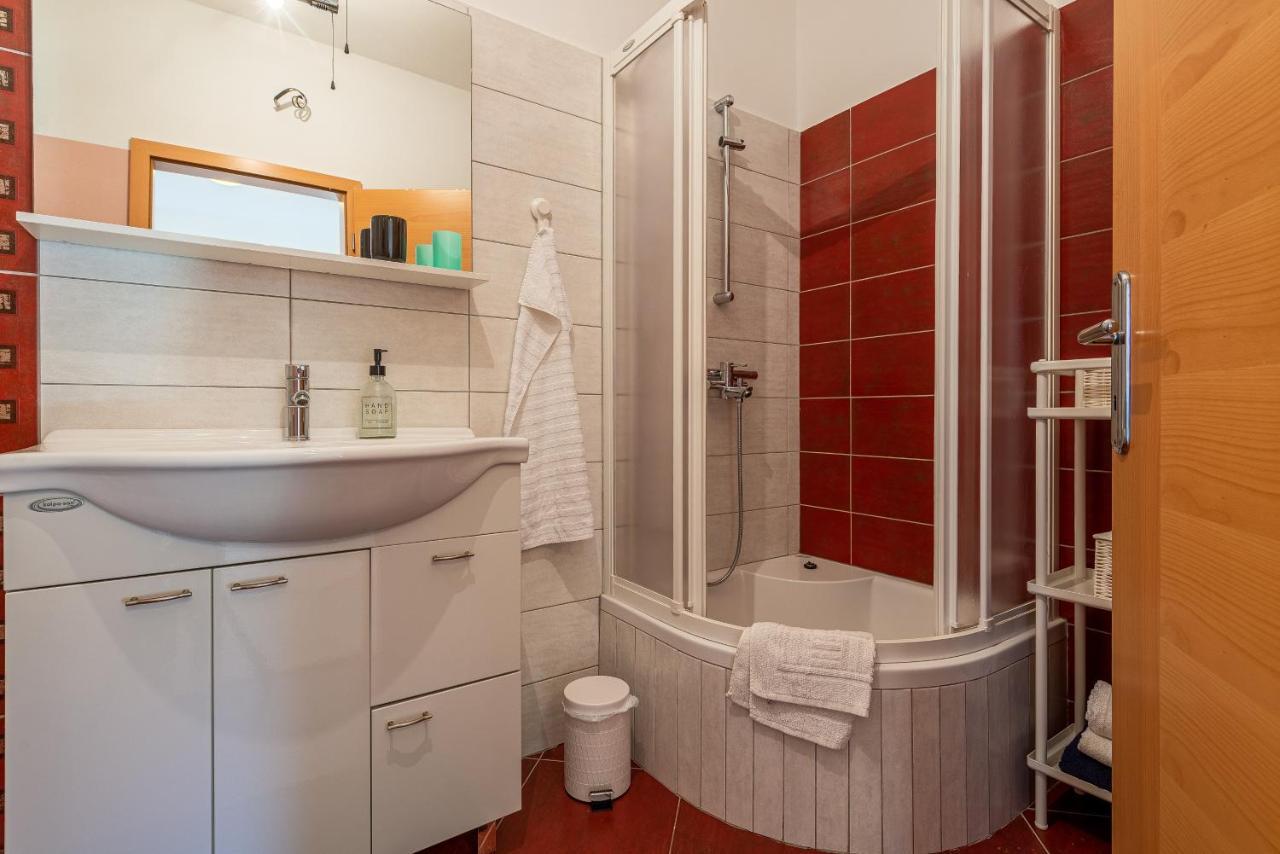 Apartment Brgacelj Kali Eksteriør billede